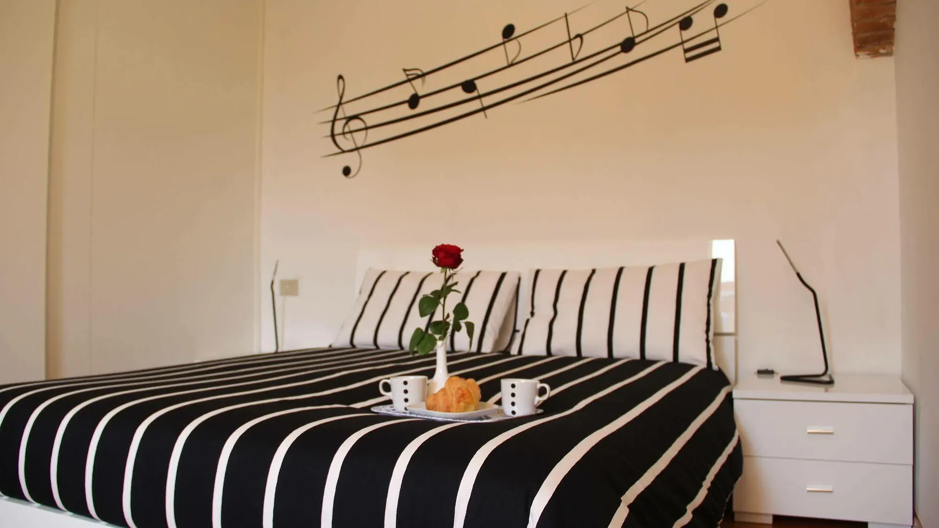 Apartment Emilia Levante Musica By Short Holidays Bologna
